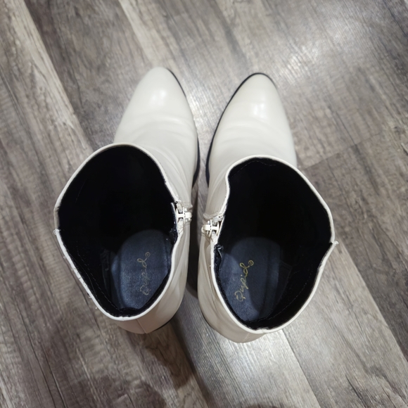 Qupid White Heeled Pointed Toe Booties - Picture 7 of 9